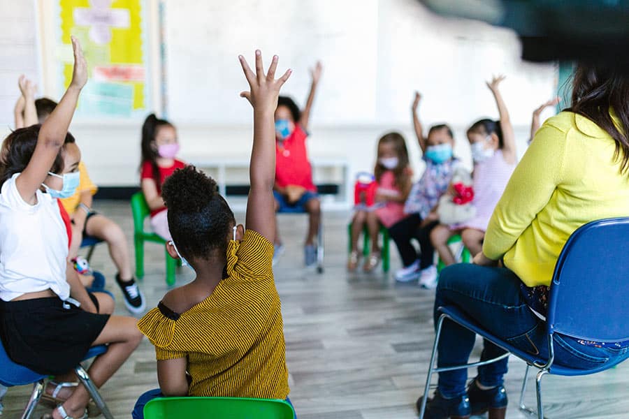 Quel diplôme pour travailler en crèche ? Le centre AZAP à Lyon vous répond