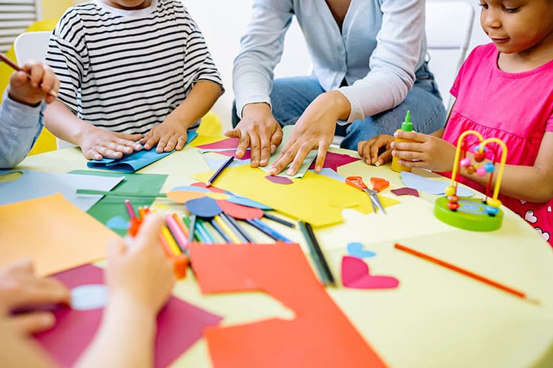 Comment devenir directrice de crèche suite à un CAP AEPE