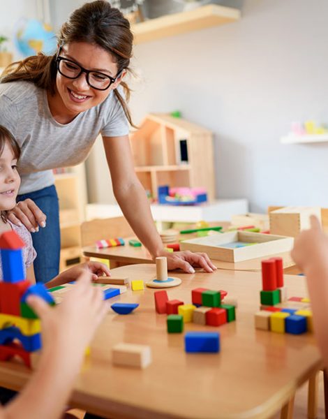 cap-petite-enfance-apprentie Femme avec enfants